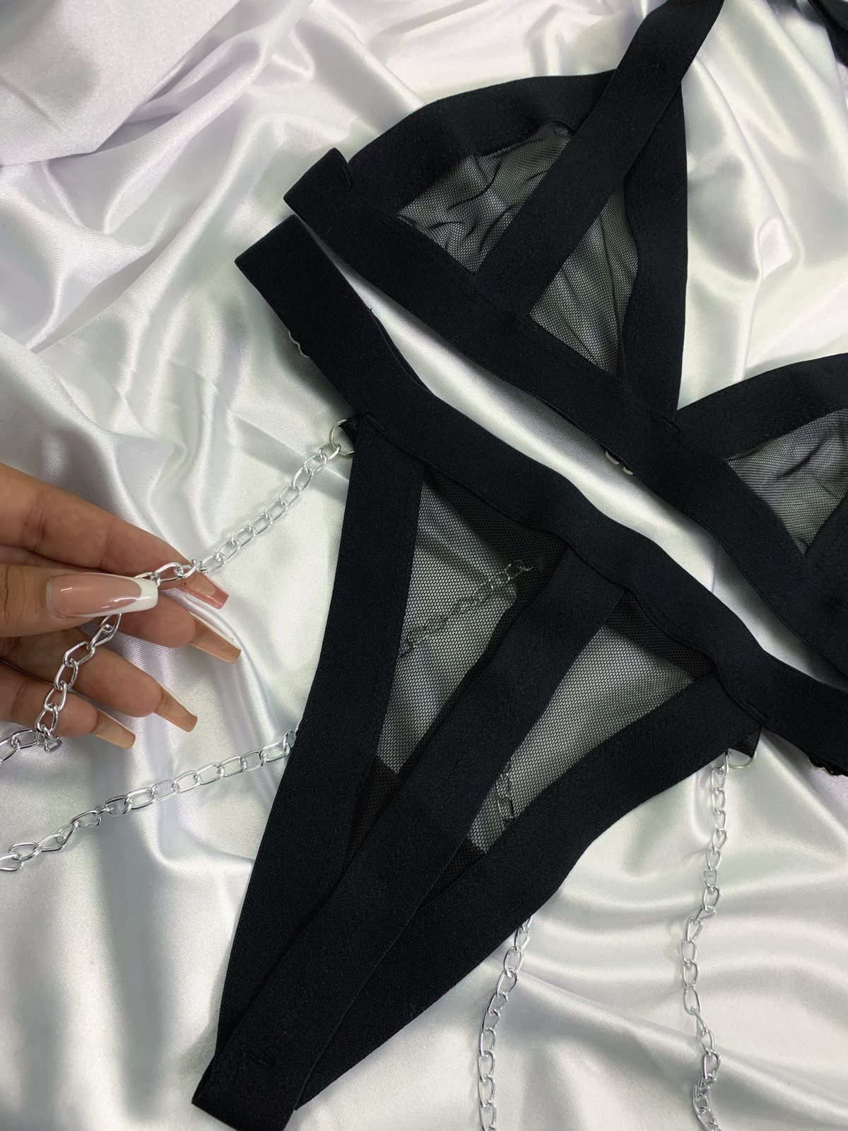 SET CON CADENAS CAUTIVA SENSUAL